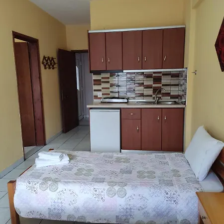 Rena'S Sunny House Aparthotel