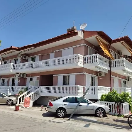 Rena'S Sunny House Apart Otel
